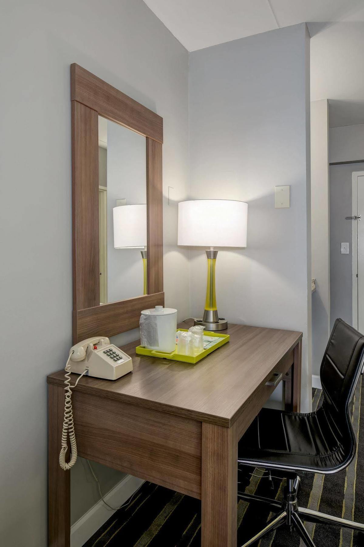 Americana Hotel Arlington Extérieur photo
